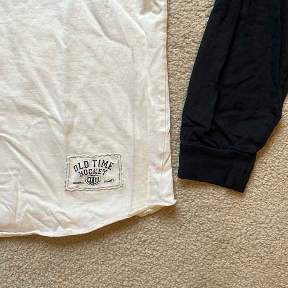 Men’s Old Time Hockey Philadelphia Flyers Long Sleeved T-Shirt - Picture 5 of 7